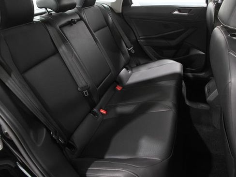 Used 2019 Volkswagen Jetta SE image 16