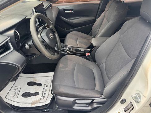 Used 2020 Toyota Corolla LE FWD image 5