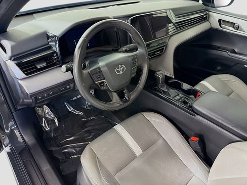 Used 2025 Toyota Camry SE image 23
