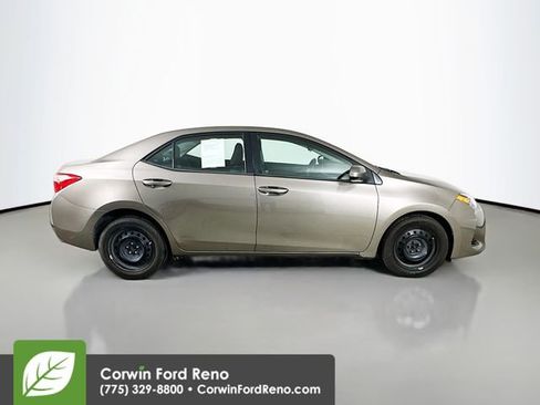 Used 2018 Toyota Corolla LE FWD image 8
