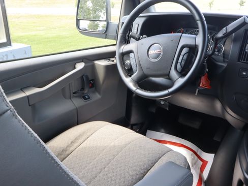 Used 2023 GMC Savana 3500 LT w/ LT Preferred Equipment Group RWD image 11