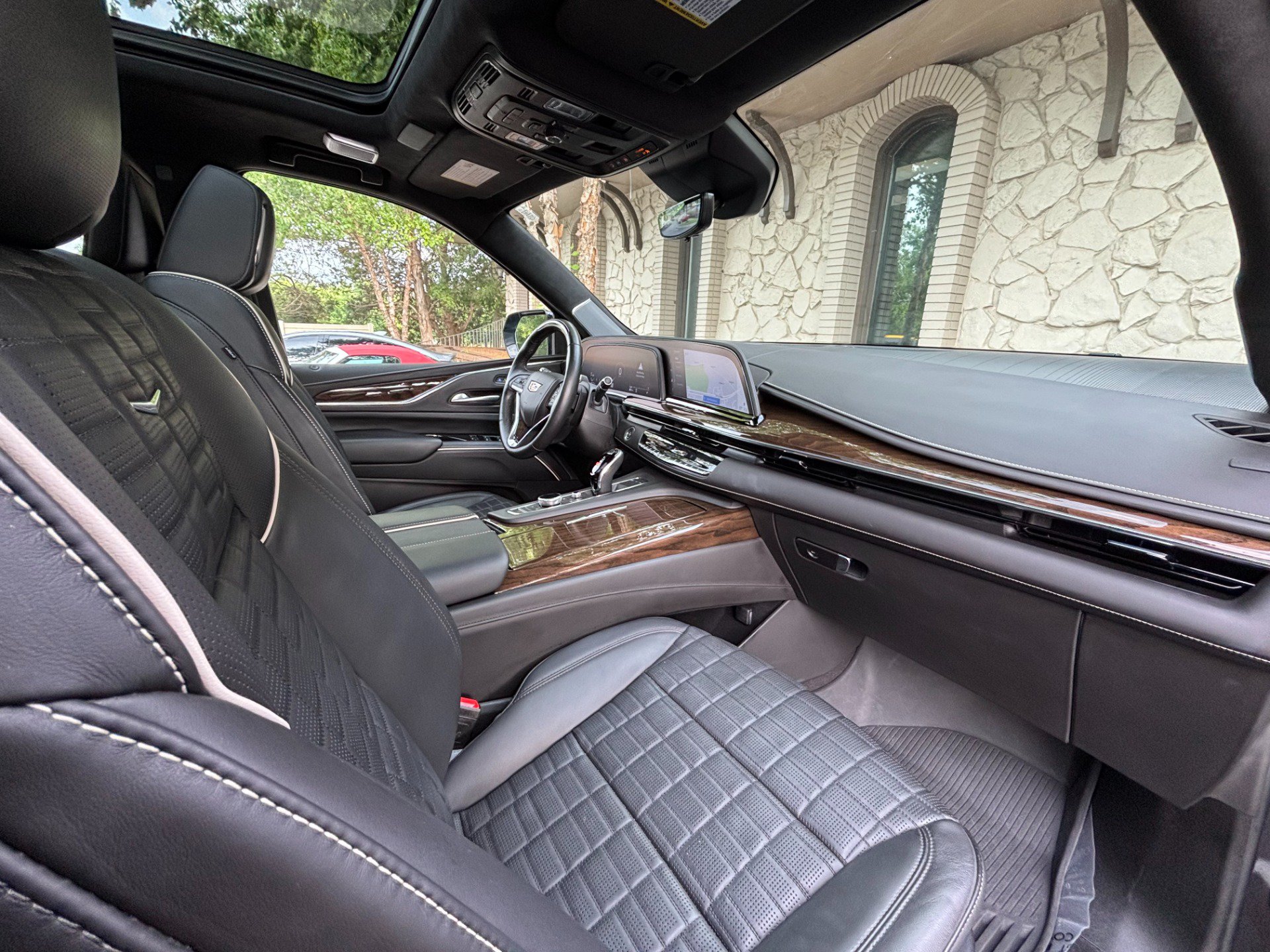 Used 2024 Cadillac Escalade Premium Luxury Platinum AWD/4WD image 36