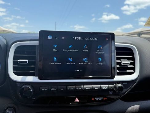 Certified 2023 Hyundai Venue Limited FWD image 17