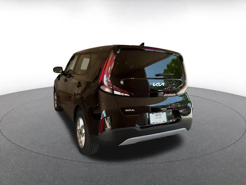 Used 2025 Kia Soul LX w/ LX Technology Package FWD image 10