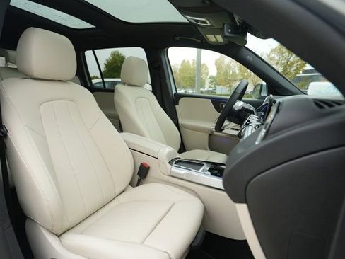 Used 2026 Mercedes-Benz GLB 250 4MATIC image 37