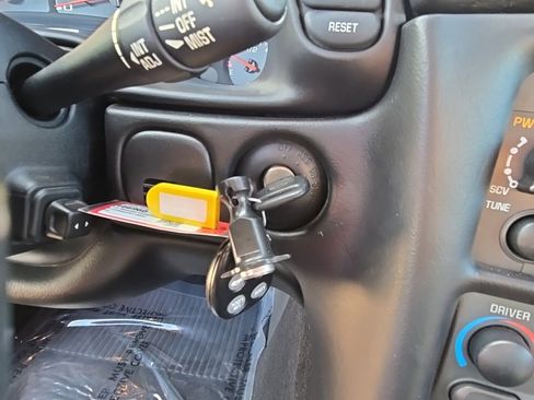 Used 2000 Chevrolet Corvette Convertible w/ Memory Pkg image 18