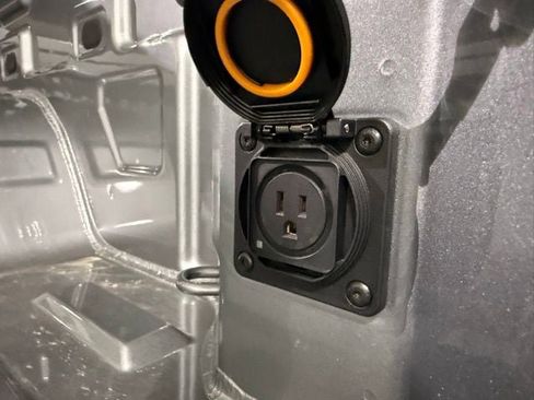 New 2026 GMC Sierra 1500 SLT image 8