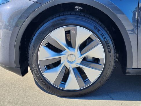 Used 2023 Tesla Model Y Long Range image 12