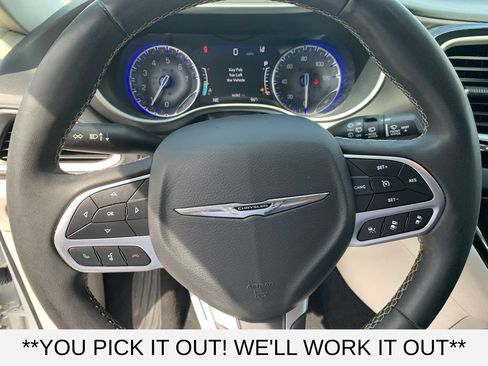 Used 2022 Chrysler Pacifica Touring-L FWD image 15