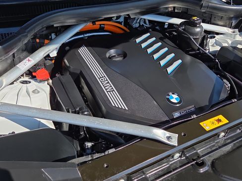 Used 2021 BMW X5 xDrive45e w/ Parking Assistance Package image 23