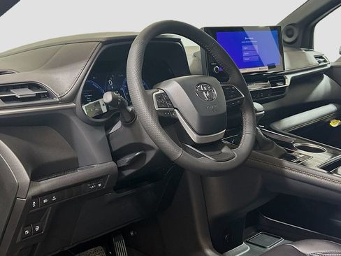 New 2026 Toyota Sienna XLE Woodland Edition AWD/4WD image 9