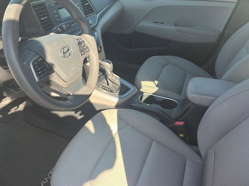 Used 2017 Hyundai Elantra SE FWD image 3