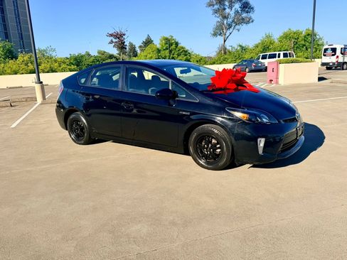 Used 2013 Toyota Prius Two FWD image 3