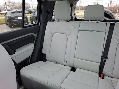 New 2026 Land Rover Defender 110 X-Dynamic SE image 15