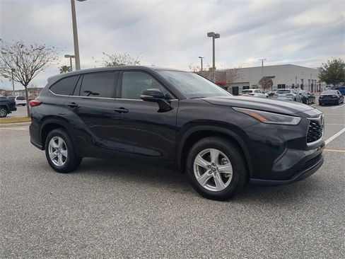 Certified 2021 Toyota Highlander L image 2