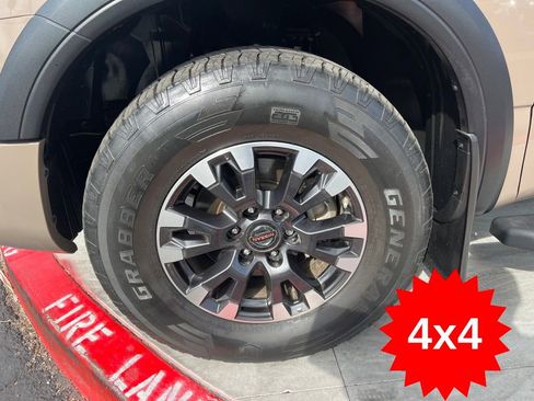 Used 2021 Nissan Titan PRO-4X w/ Pro-4x Convenience Package AWD/4WD image 10