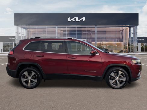 Used 2019 Jeep Cherokee Limited image 3