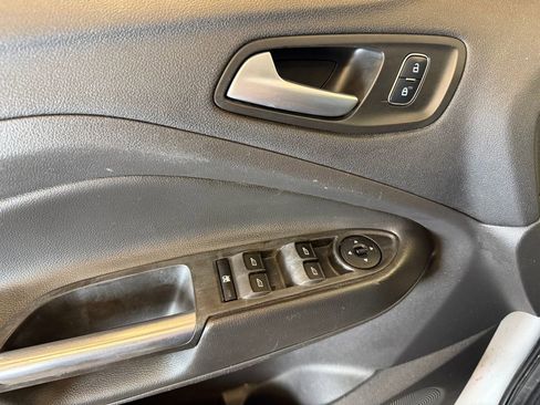 Used 2017 Ford Escape SE w/ SE Cold Weather Package AWD/4WD image 18