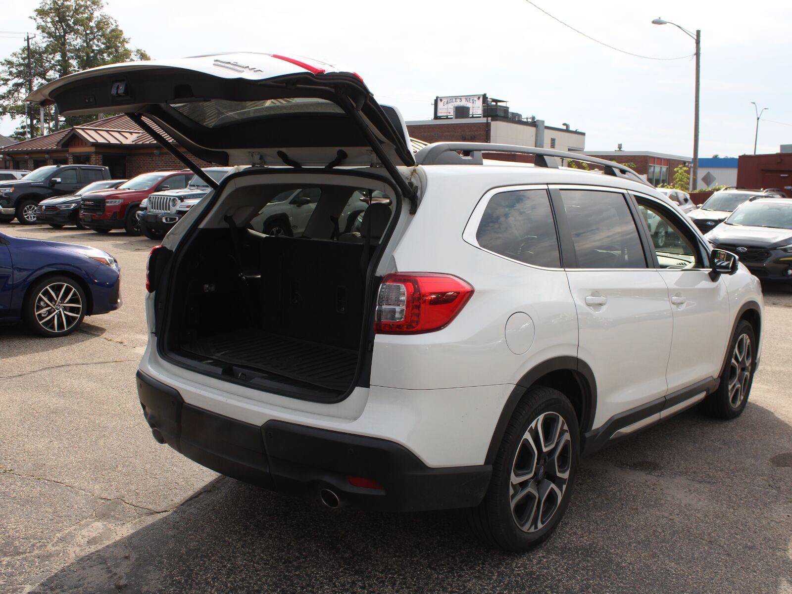 Used 2023 Subaru Ascent Limited w/ Technology Package AWD/4WD image 7