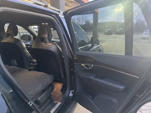 Used 2017 Volvo XC90 T6 Momentum w/ Vision Package image 6