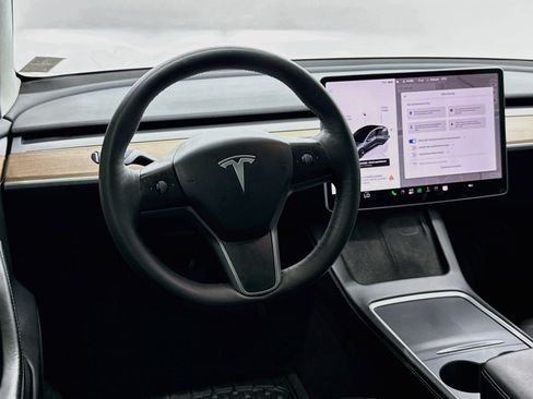 Used 2023 Tesla Model 3 Standard Range RWD image 17