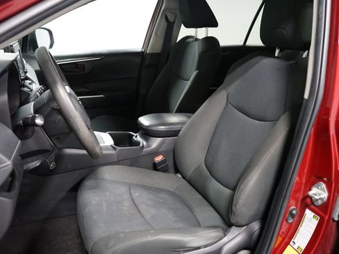 Used 2022 Toyota RAV4 LE image 6