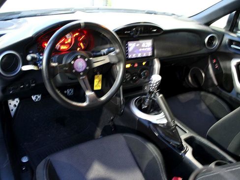 Used 2017 Toyota 86 image 11