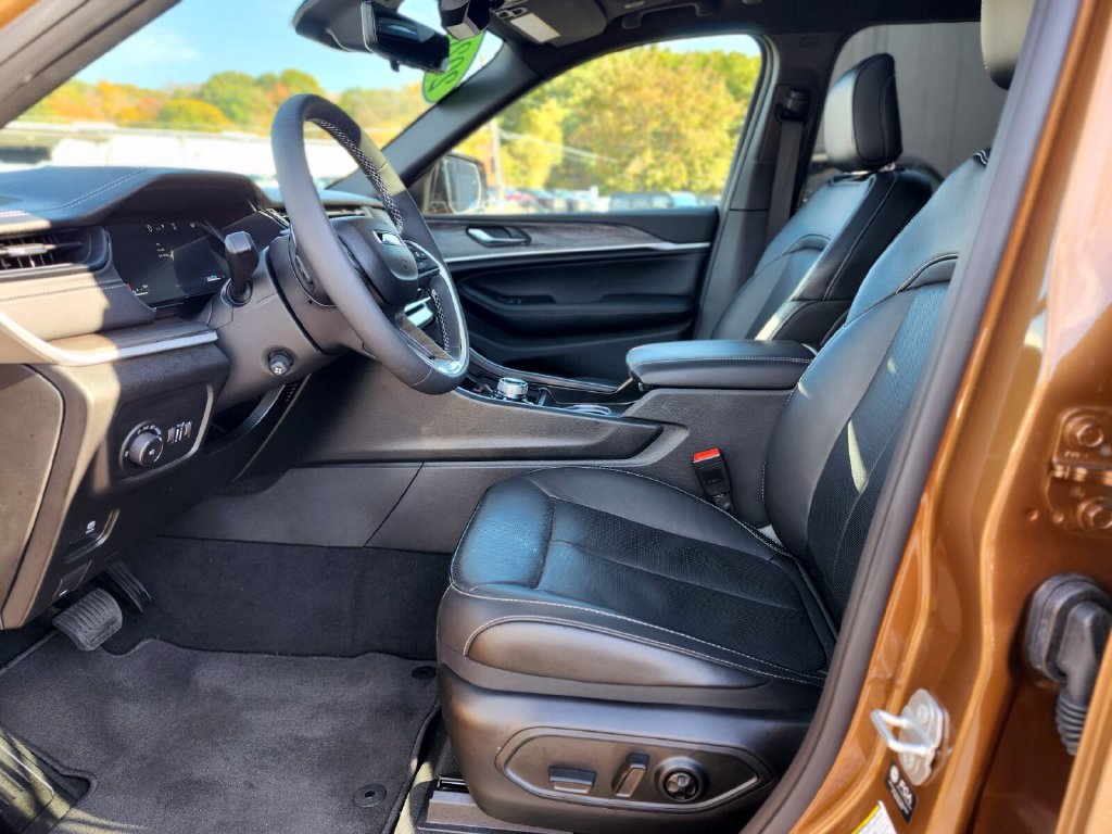Used 2026 Jeep Grand Cherokee Limited AWD/4WD image 18
