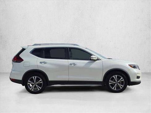 Used 2019 Nissan Rogue SV w/ Premium Package FWD image 4