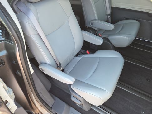 Certified 2023 Toyota Sienna XLE w/ XLE Plus Package AWD/4WD image 19