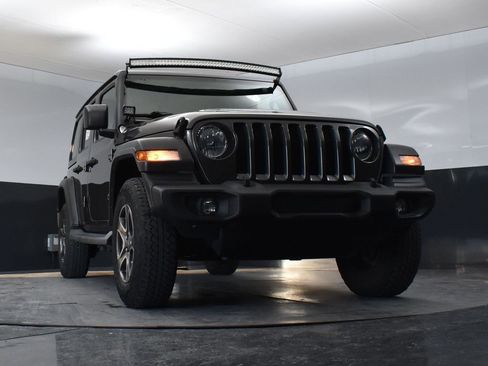 Used 2018 Jeep Wrangler Unlimited Sport S image 33