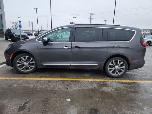Used 2020 Chrysler Pacifica Limited w/ Tire & Wheel Group image 18