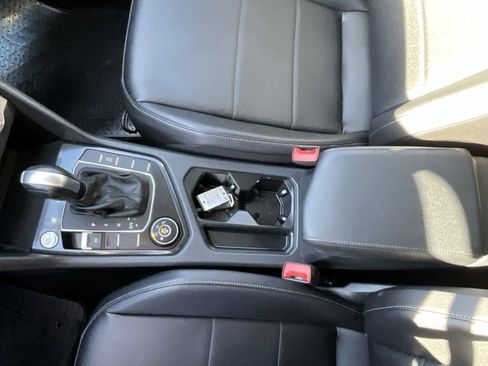 Used 2020 Volkswagen Tiguan SE w/ Panoramic Sunroof Package image 13