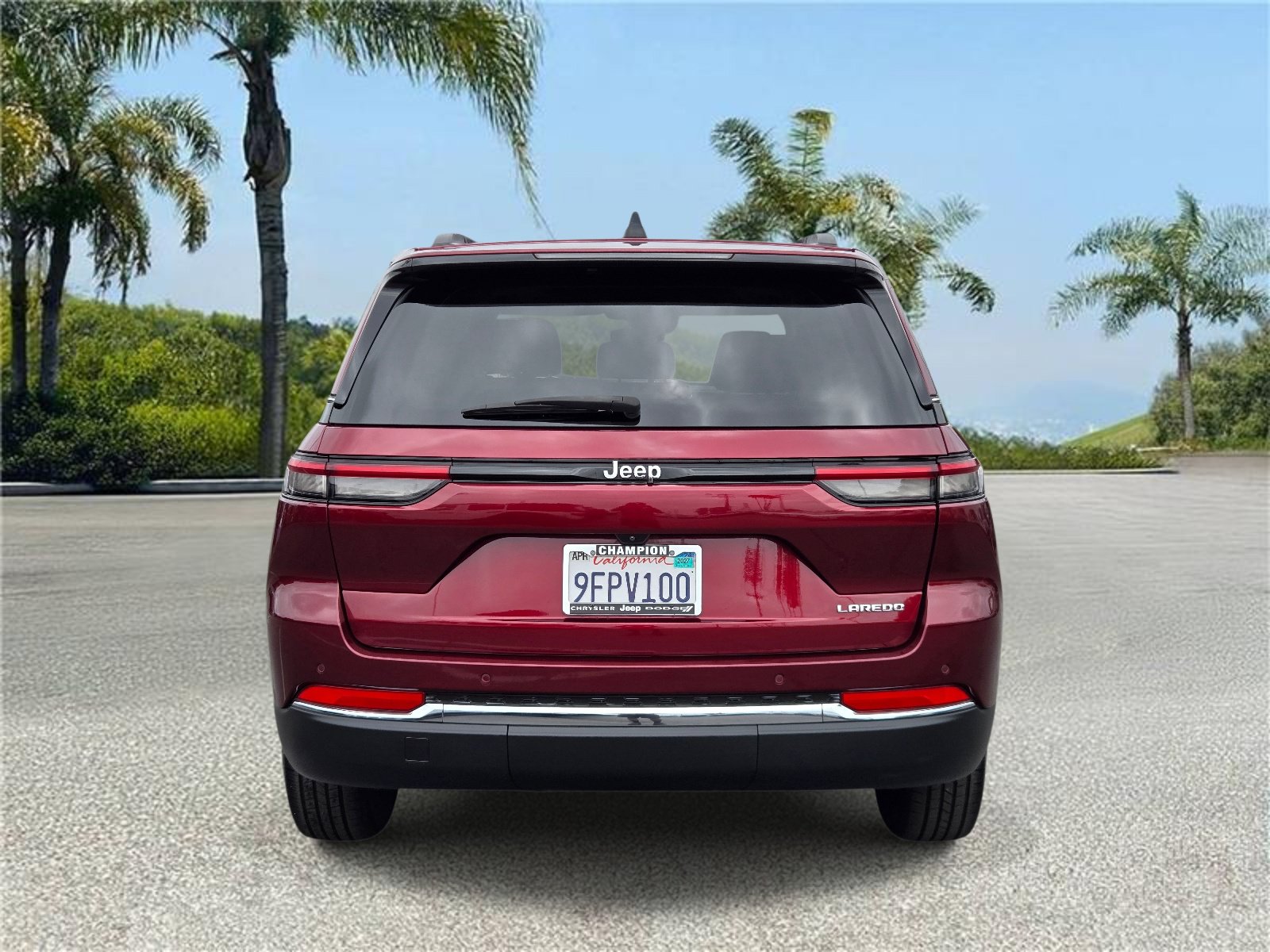 Used 2023 Jeep Grand Cherokee Laredo RWD image 5