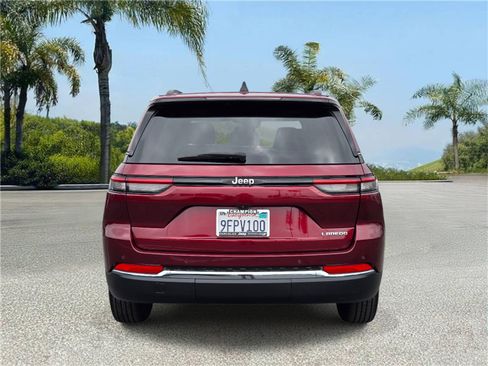 Used 2023 Jeep Grand Cherokee Laredo RWD image 5