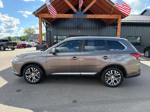 Used 2017 Mitsubishi Outlander SEL AWD/4WD image 18