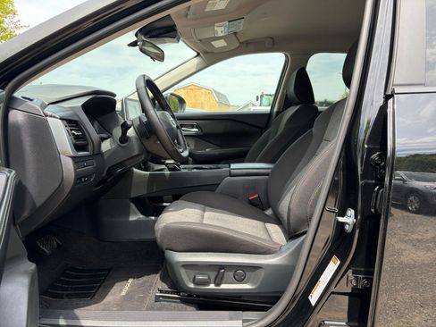 Used 2025 Nissan Rogue SV AWD/4WD image 29