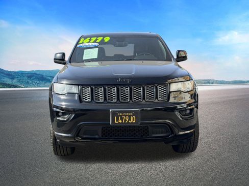 Used 2018 Jeep Grand Cherokee Altitude AWD/4WD image 2