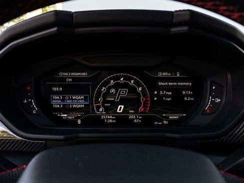 Used 2022 Lamborghini Urus image 17