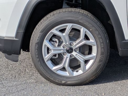 New 2026 Jeep Compass Latitude image 9