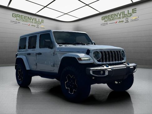 Used 2024 Jeep Wrangler Unlimited Sahara AWD/4WD image 10