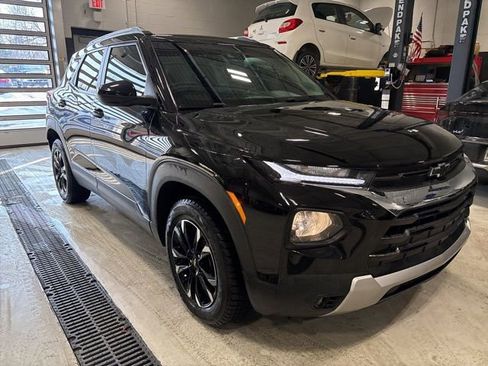 Used 2023 Chevrolet TrailBlazer LT w/ Convenience Package image 3