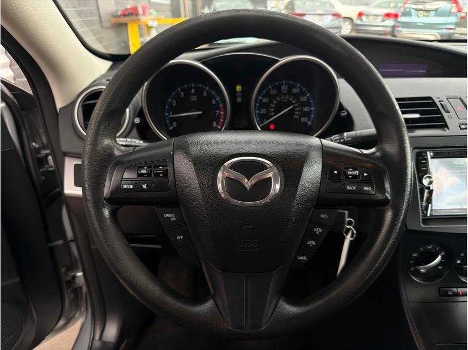 Used 2013 MAZDA MAZDA3 i Sport FWD image 15
