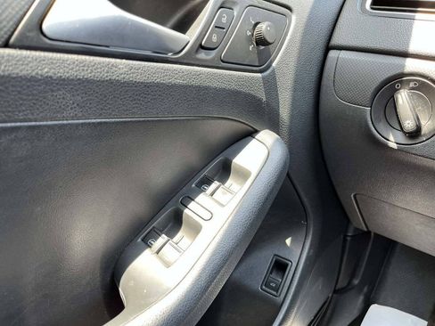 Used 2014 Volkswagen Jetta SE FWD image 16