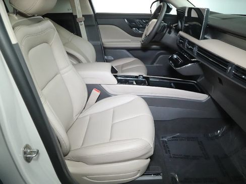 Certified 2024 Lincoln Corsair FWD image 35