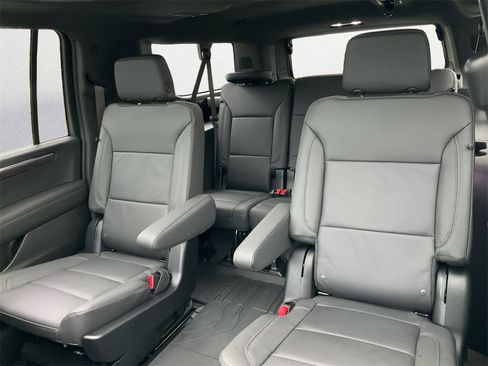 New 2026 Chevrolet Suburban Z71 w/ Comfort Package image 9
