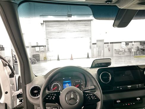 Used 2026 Mercedes-Benz Sprinter 2500 image 23