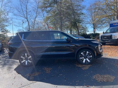 Used 2025 Mitsubishi Outlander SE image 10