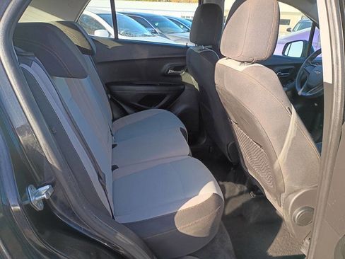 Used 2020 Chevrolet Trax LS image 17