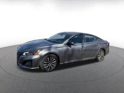 Used 2025 Nissan Altima 2.5 SV FWD image 8